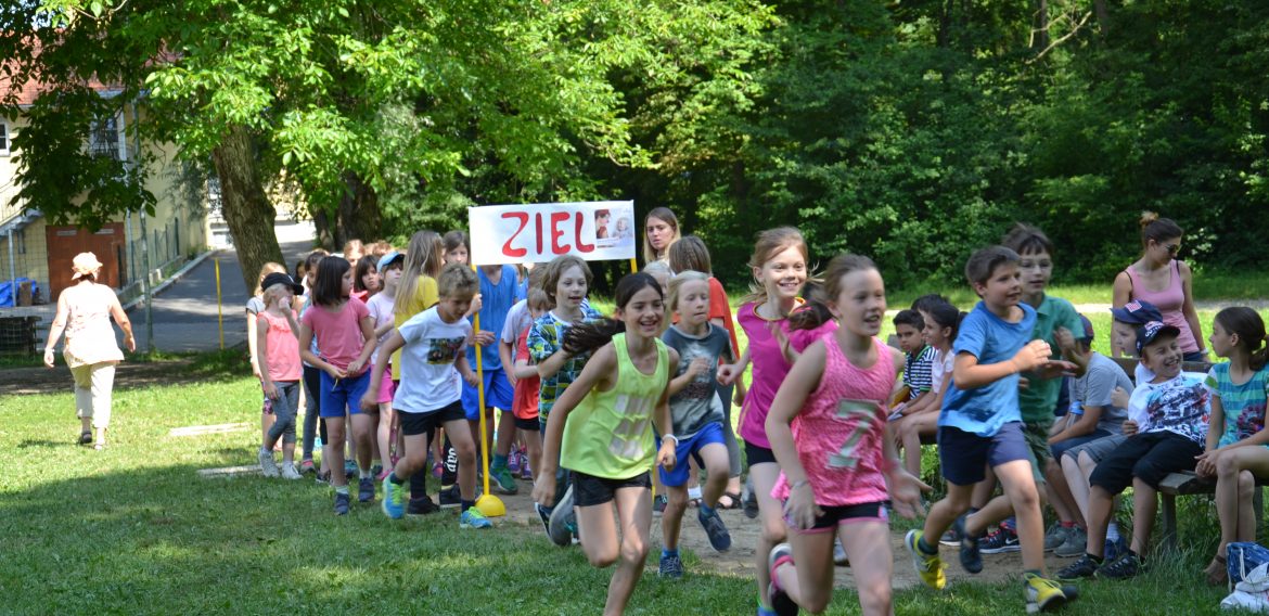 Rote Nasen Lauf der Volksschule Eisteich